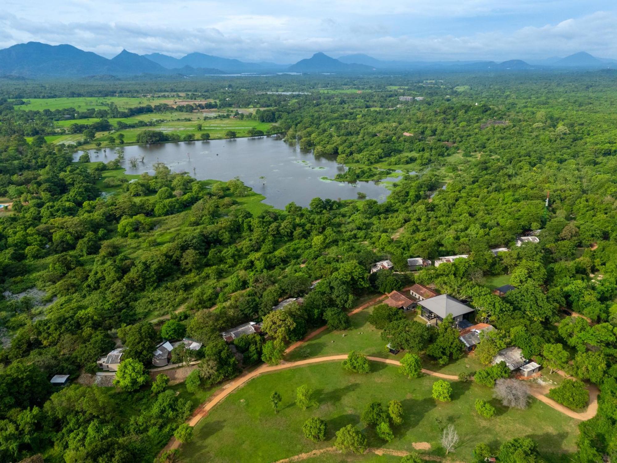 Ayugiri Ayurveda Wellness Resort Sigiriya Exterior foto