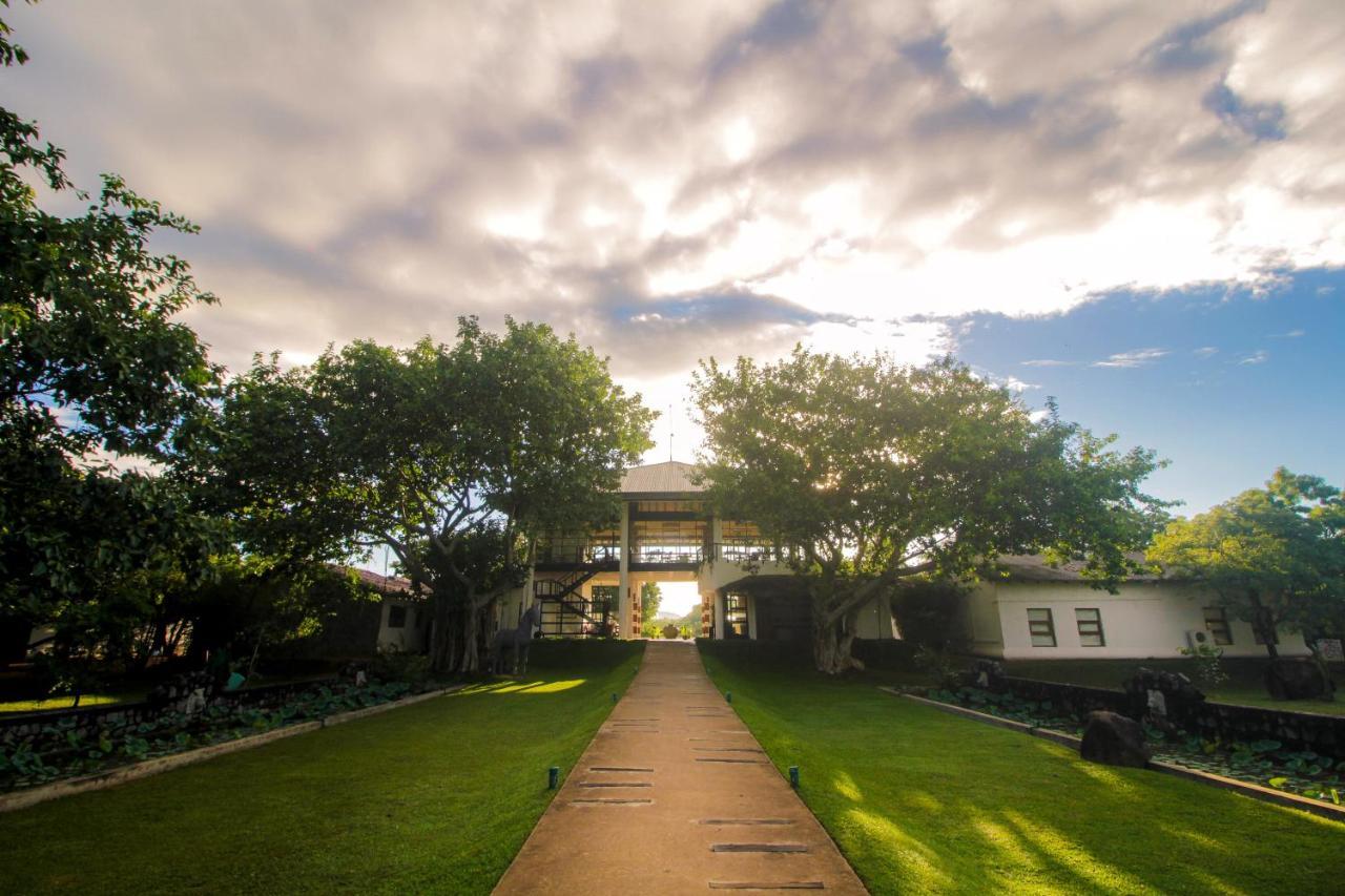 Ayugiri Ayurveda Wellness Resort Sigiriya Exterior foto